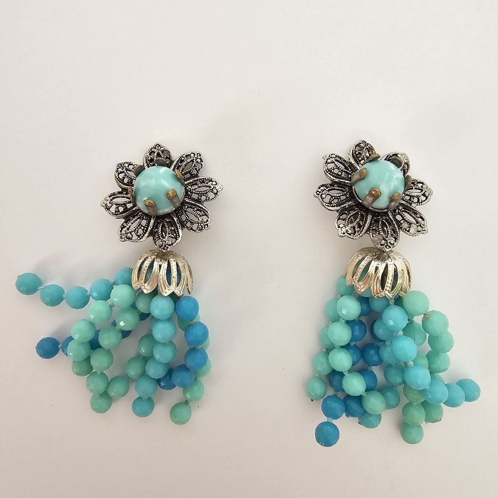 Vintage Hong Kong Blue beaded flower Lightweight silver metal Clip on earrings